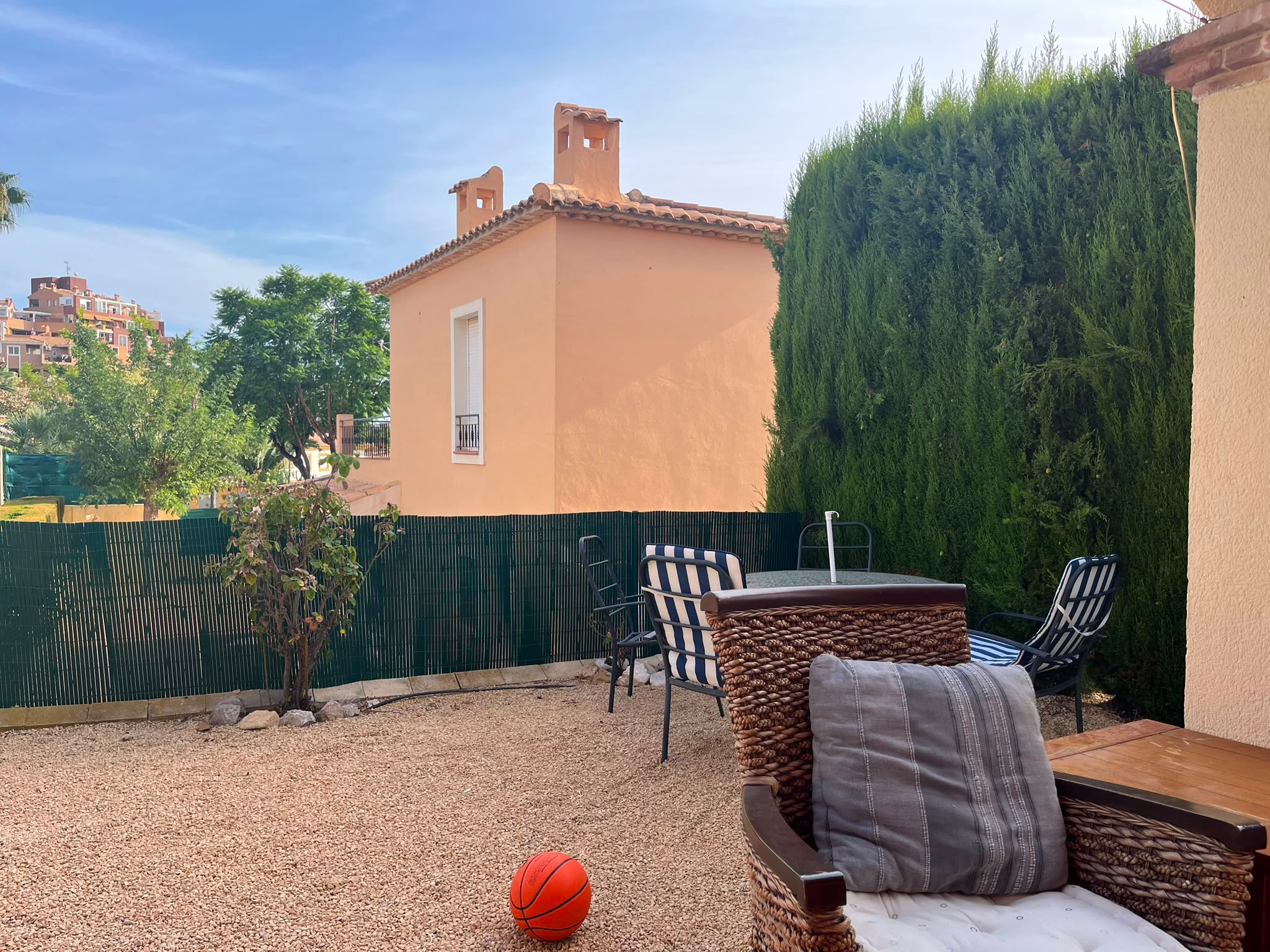 Jardin privado de Villa Rivera 2 en urbanizacion Bonalba